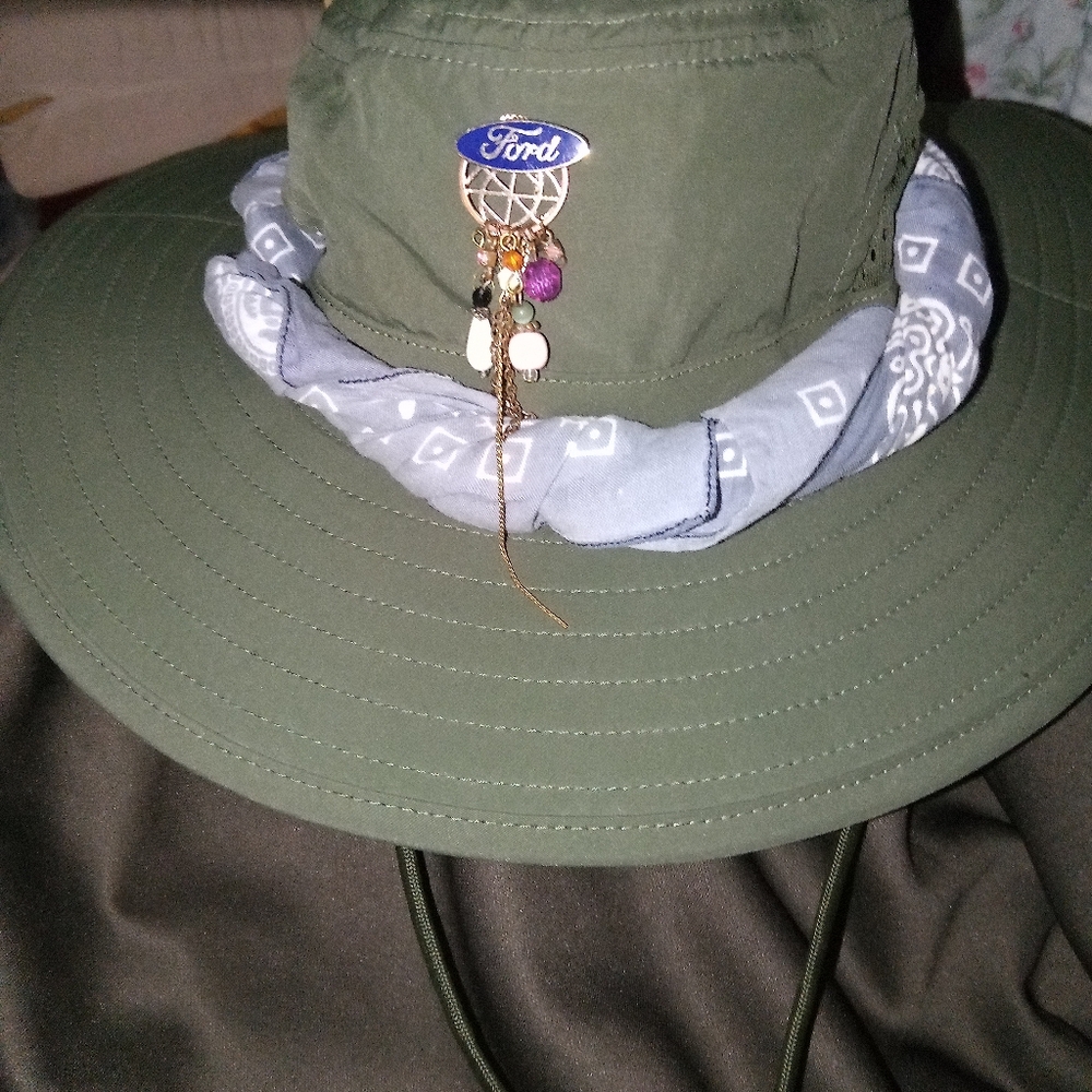 Red Head outdoor hat and tote bag